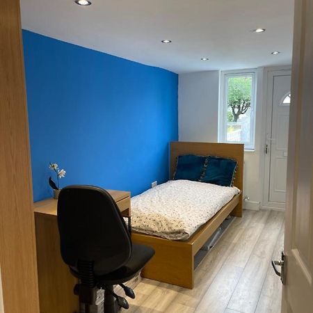One Bedroom In Spacious Bungalow, Free Parking & Private Entrance Эдинбург Экстерьер фото
