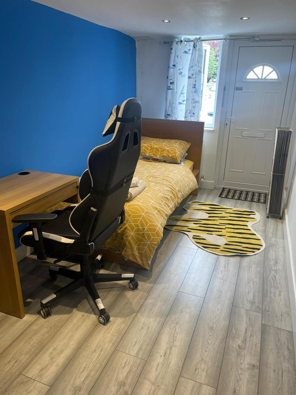 One Bedroom In Spacious Bungalow, Free Parking & Private Entrance Эдинбург Экстерьер фото